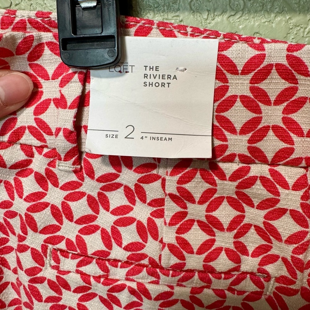 LOFT Red and White Patterned Women's Shorts - Picture 4 of 4